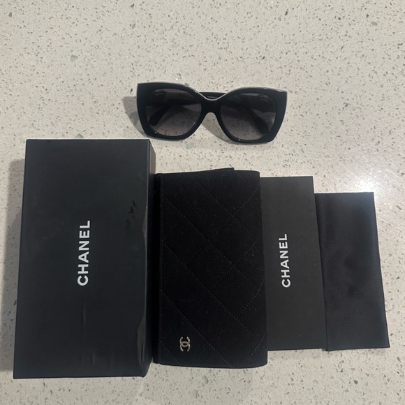 Chanel charming heart large square polarized sunglasses black w/case - Picture 6 of 9